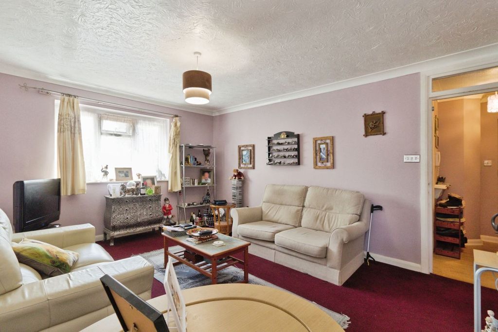 Property photo 3 of 12