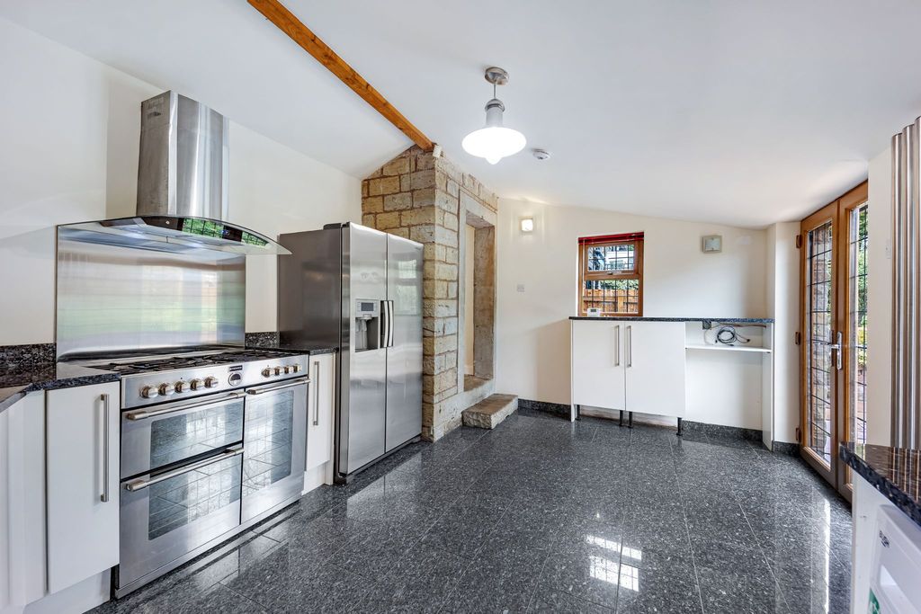 Property photo 3 of 12 Kitchen