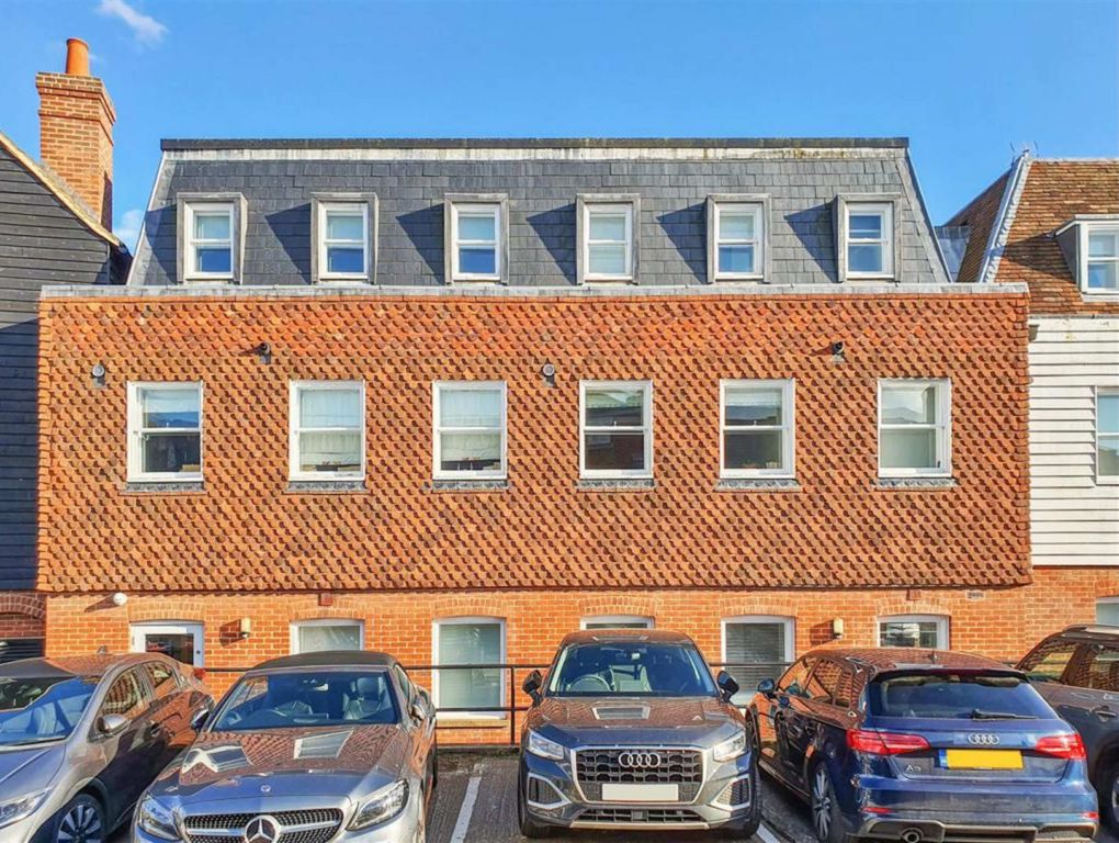 Property photo 1 of 12 2 Bed Flat To Rent North Lane, Canterbury Ct2