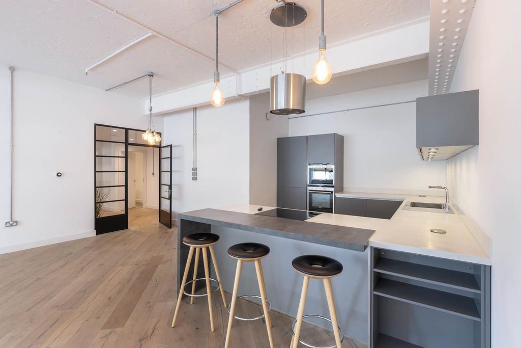 Property photo 1 of 18 Kitchen