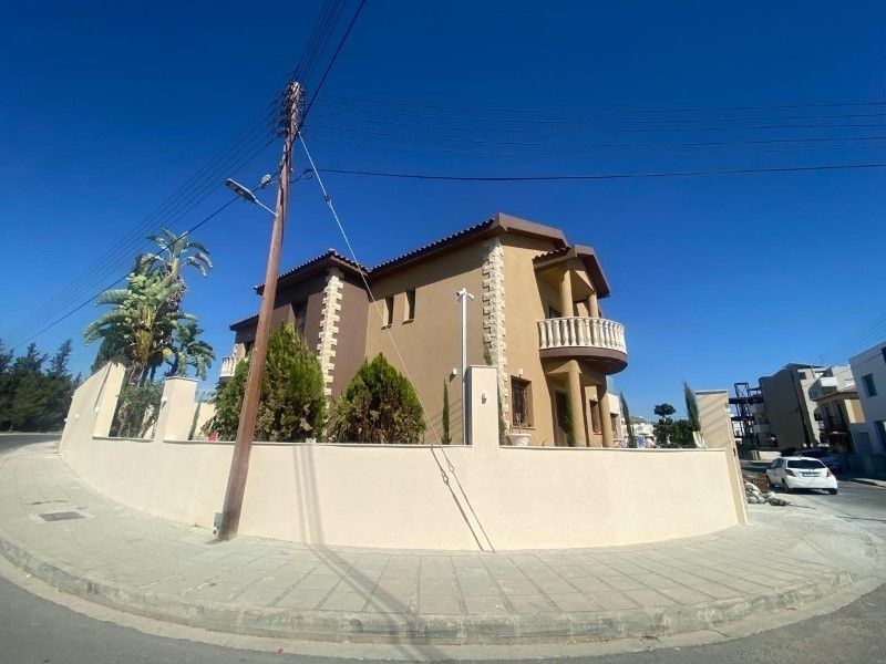 Property photo 1 of 50