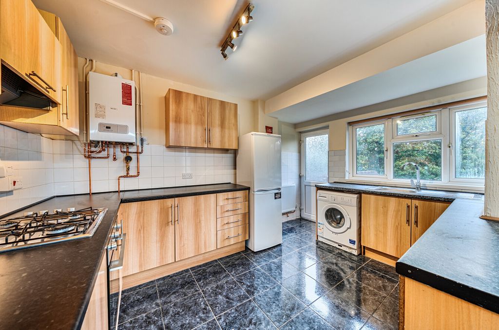 Property photo 2 of 12 1373265-31-68Fa58...