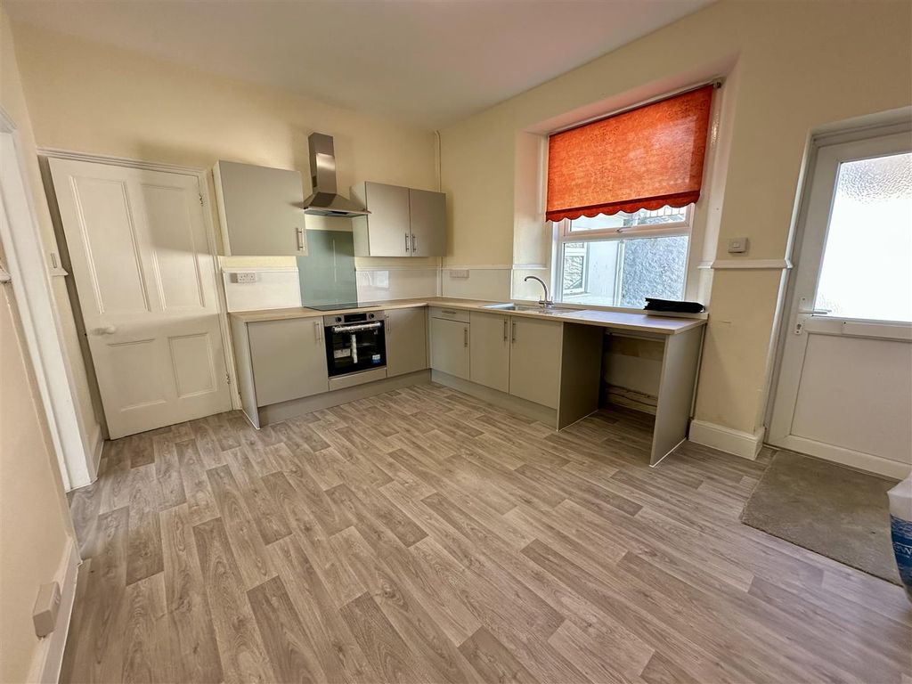 Property photo 2 of 11 Kitchen.Jpeg