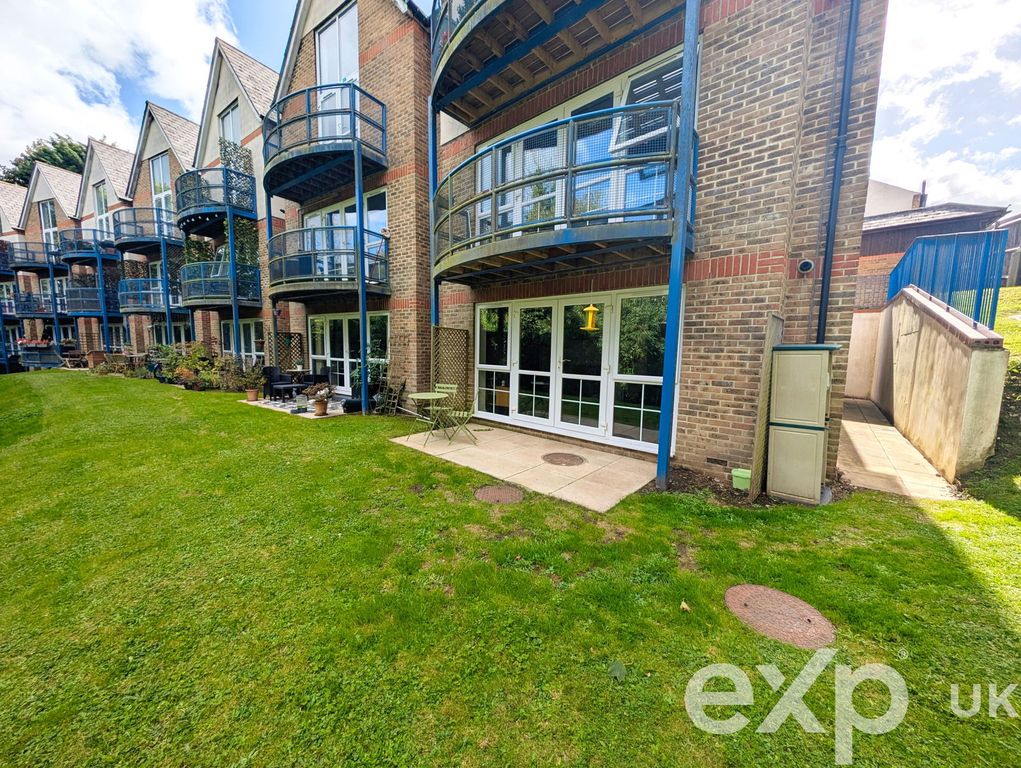 Property photo 2 of 20