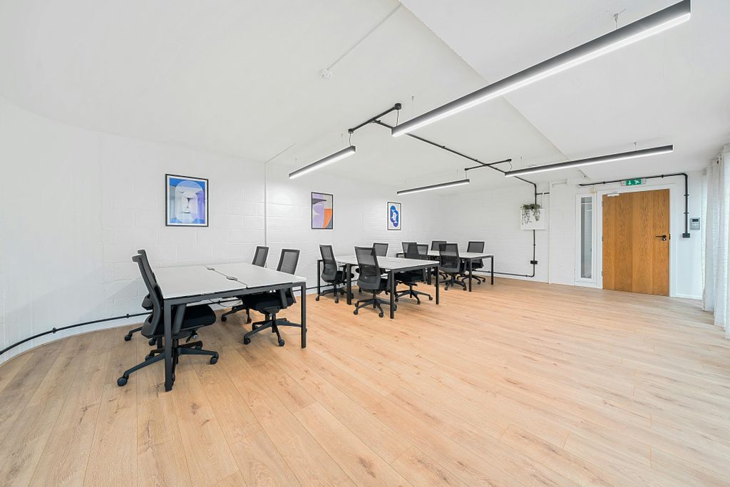 Property photo 2 of 17 1300527186839Fe5A9F79Earw 18.Jpg