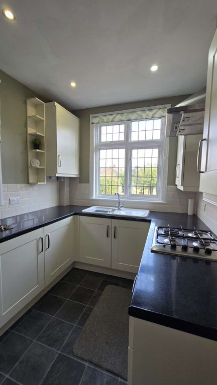 Property photo 3 of 14 Modern Fitted Kitchen