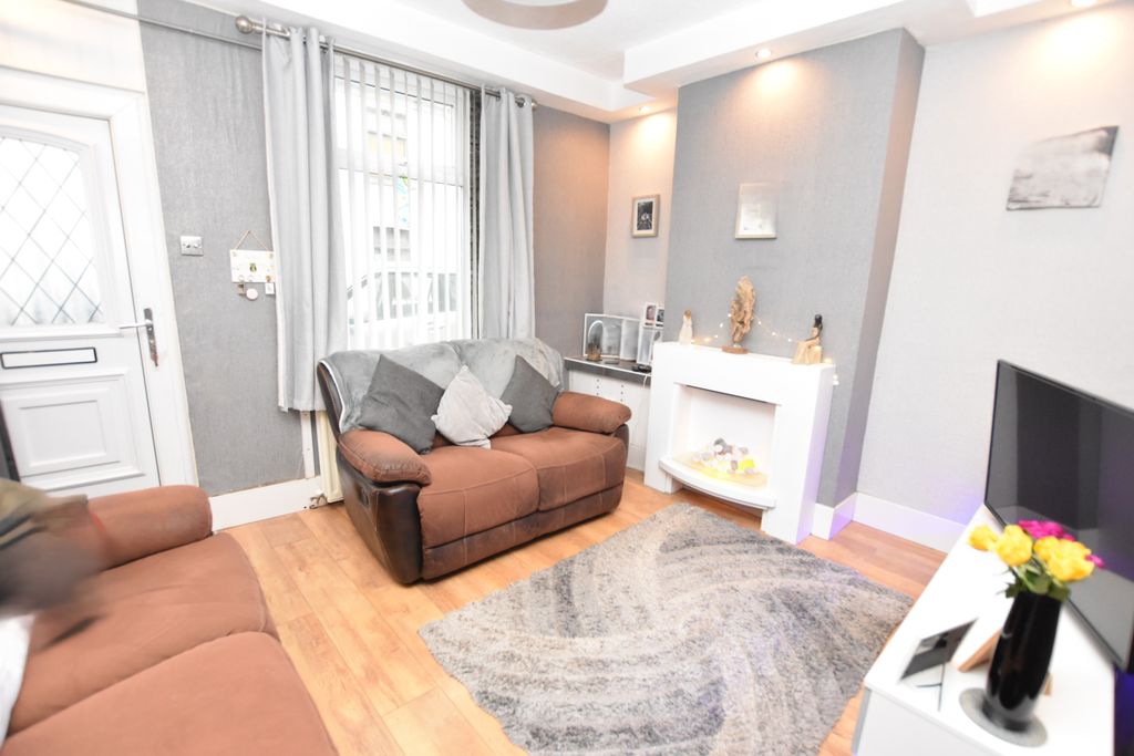 Property photo 3 of 17