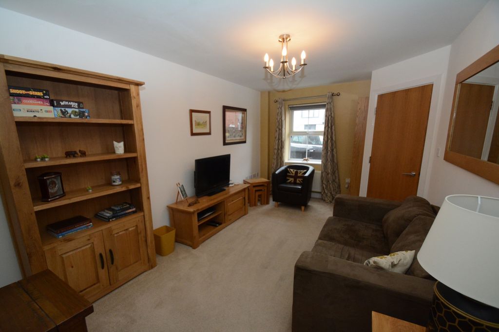 Property photo 3 of 13 Lounge