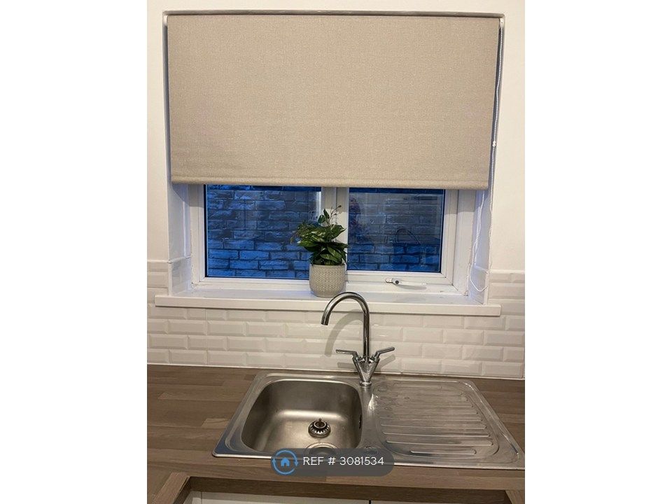 Property photo 2 of 10 Kitchen