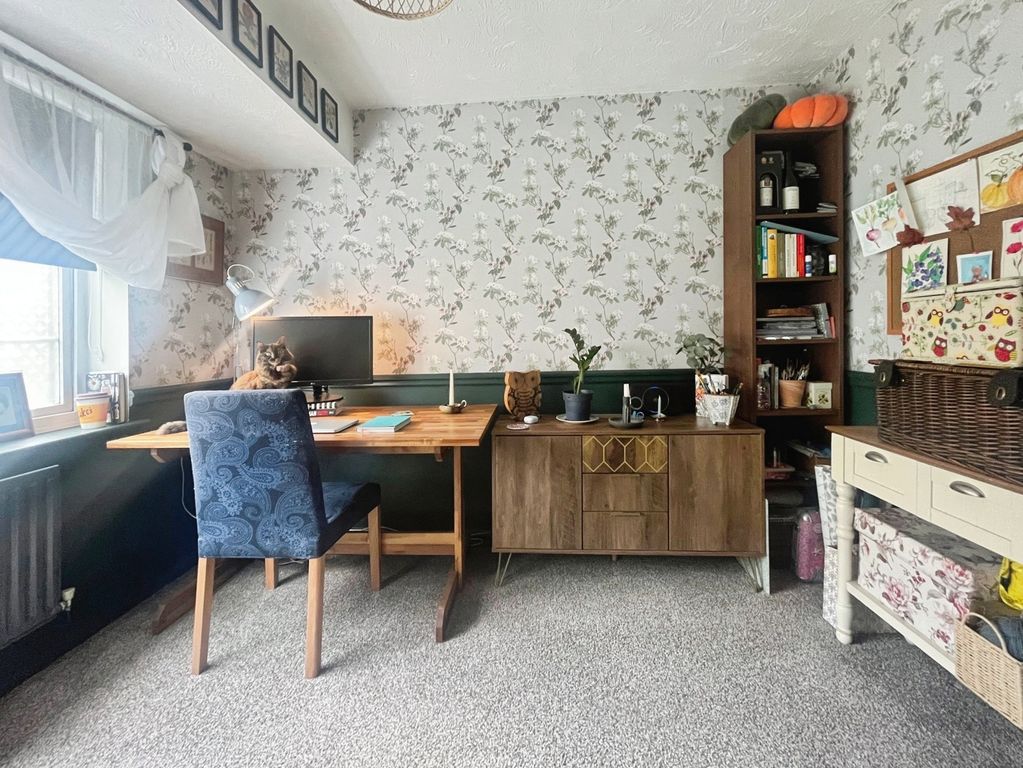 2 bed flat for saleRoyal Close, Basingstoke, Hampshire RG22 photo 4
