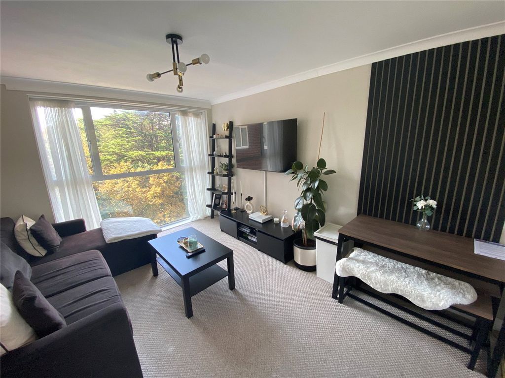 Property photo 2 of 18 Picture No. 13