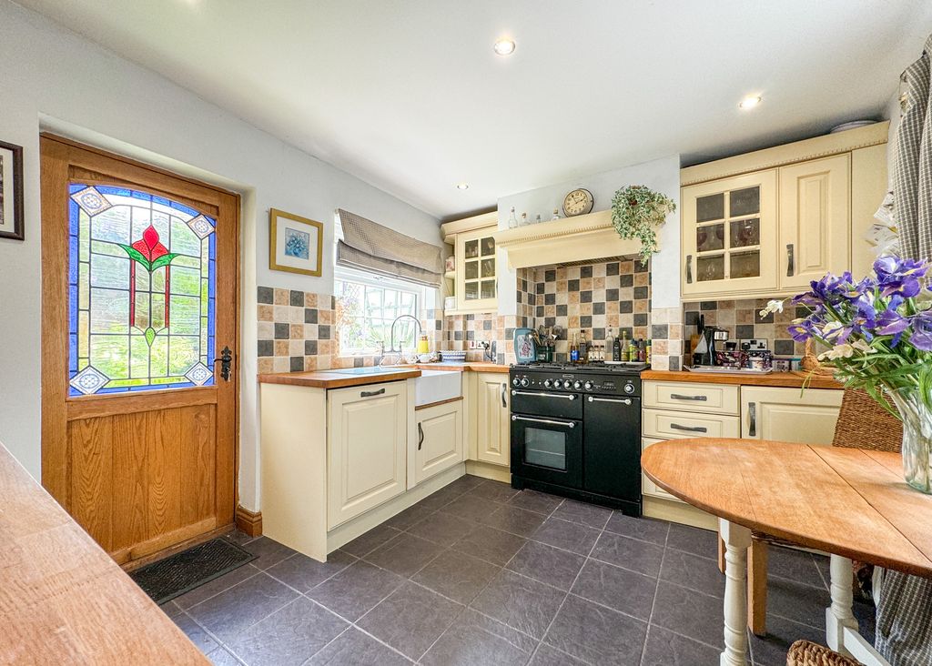 Property photo 3 of 27