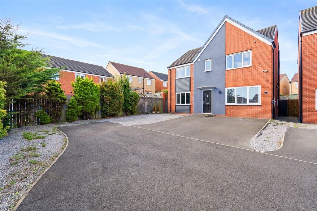 Property photo 1 of 32