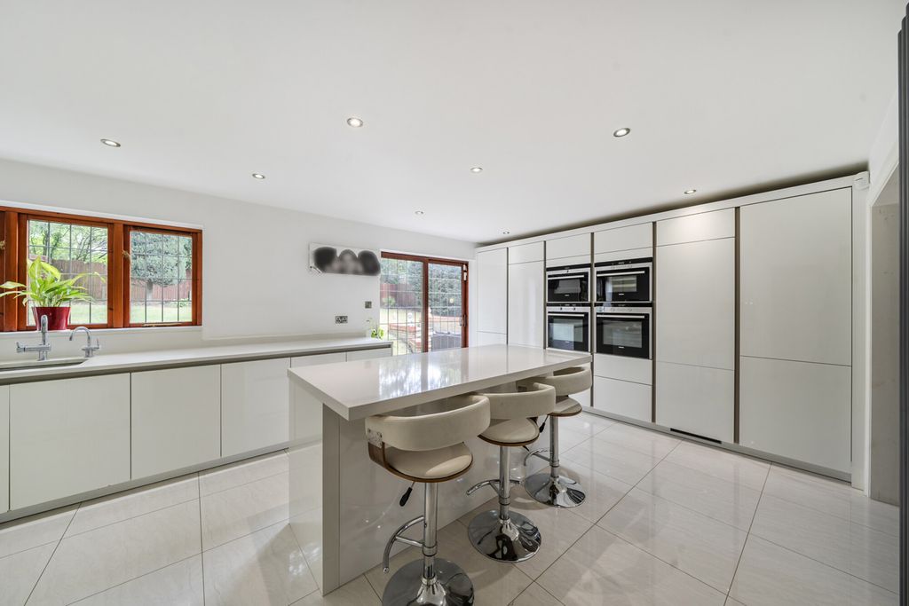 Property photo 2 of 26 1468556-20-6A197F...