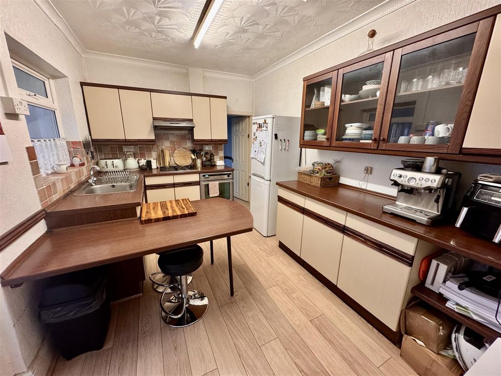 Property photo 3 of 13 Kitchen