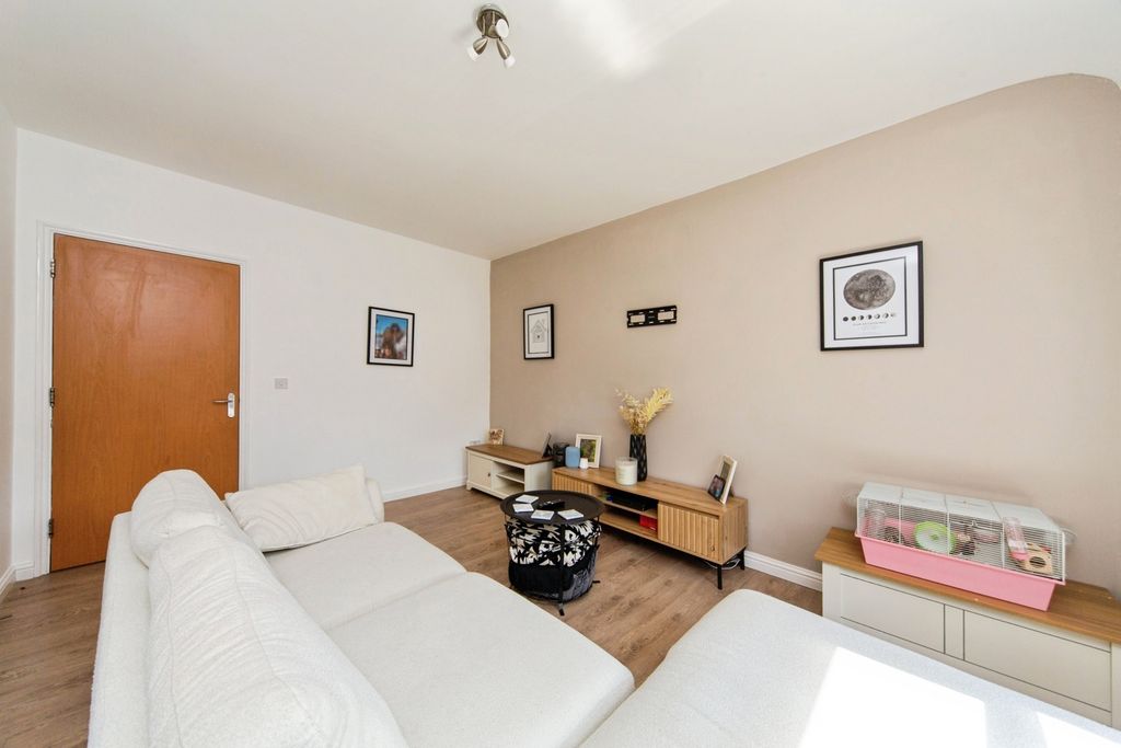 Property photo 2 of 18 Pbox-Img.Jpg