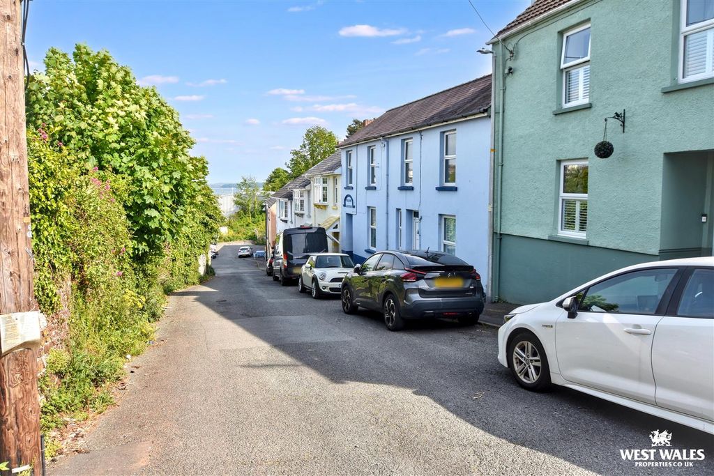 Additional image 5 of 2 bed flat for saleLower Hill Street, Hakin, Milford Haven SA73
