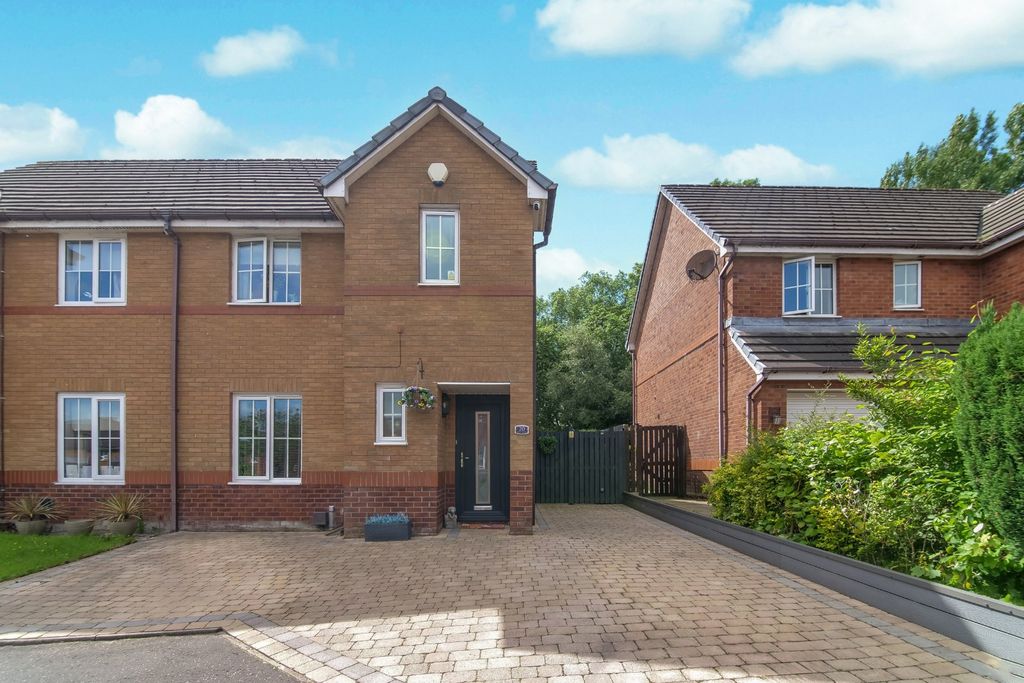 Property photo 1 of 18 External