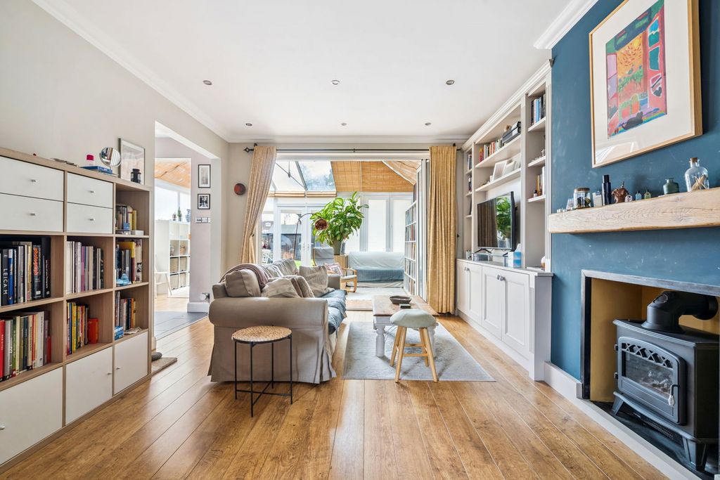 Property photo 2 of 20