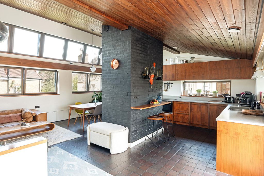 Property photo 3 of 34 A0O0X00000Qxlobuax_N115_Highres.Jpg