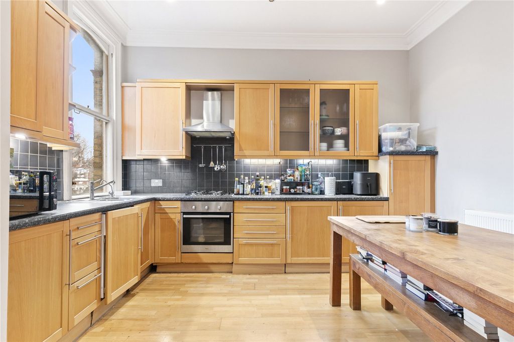 Property photo 3 of 10 Reception