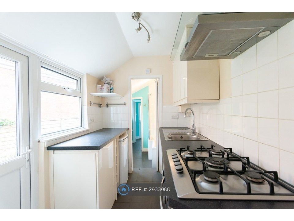 Property photo 3 of 14 Kitchen