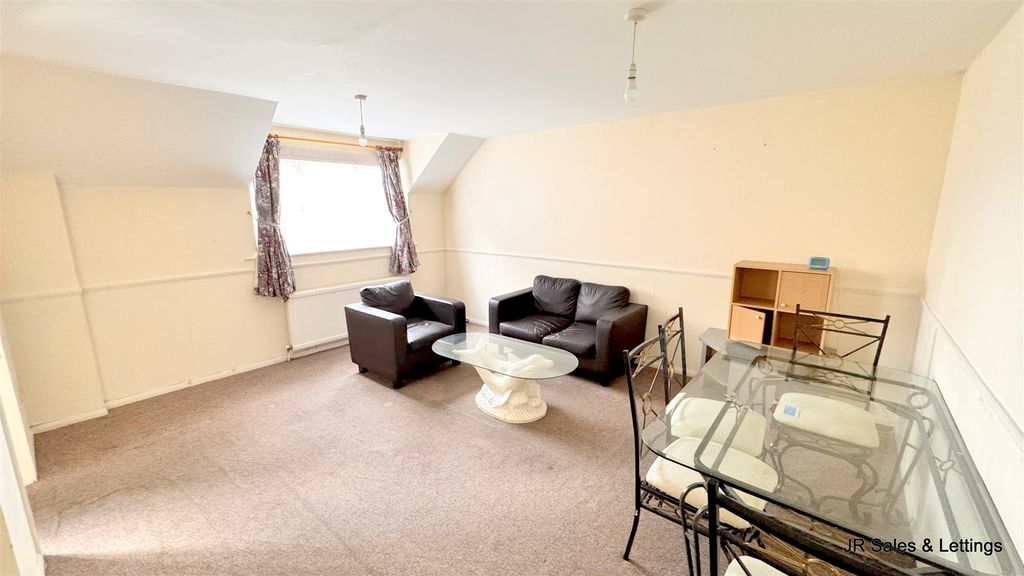 Property photo 2 of 8 20251022_123949819_Ios.Jpg