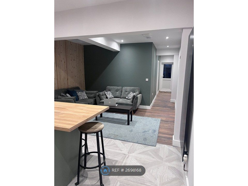 Property photo 3 of 20 Shared Living Space