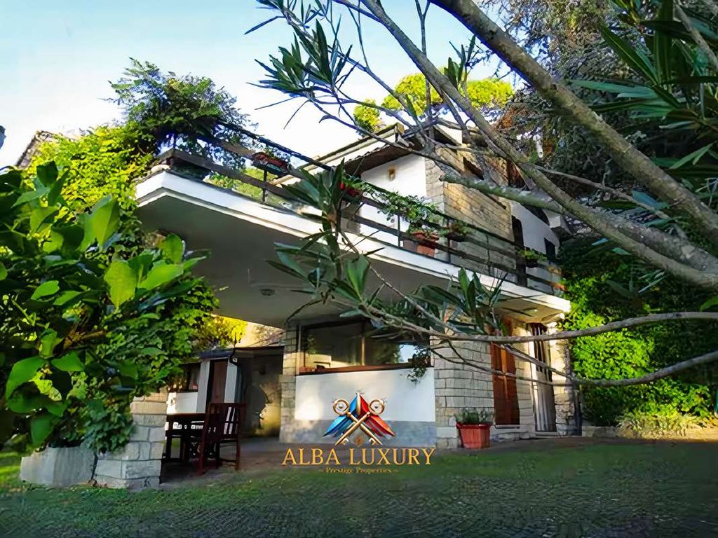 Property photo 3 of 31