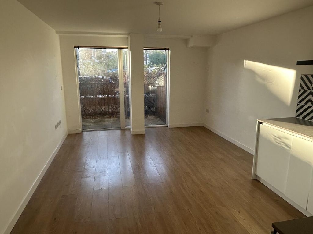 Property photo 3 of 7 Living Room