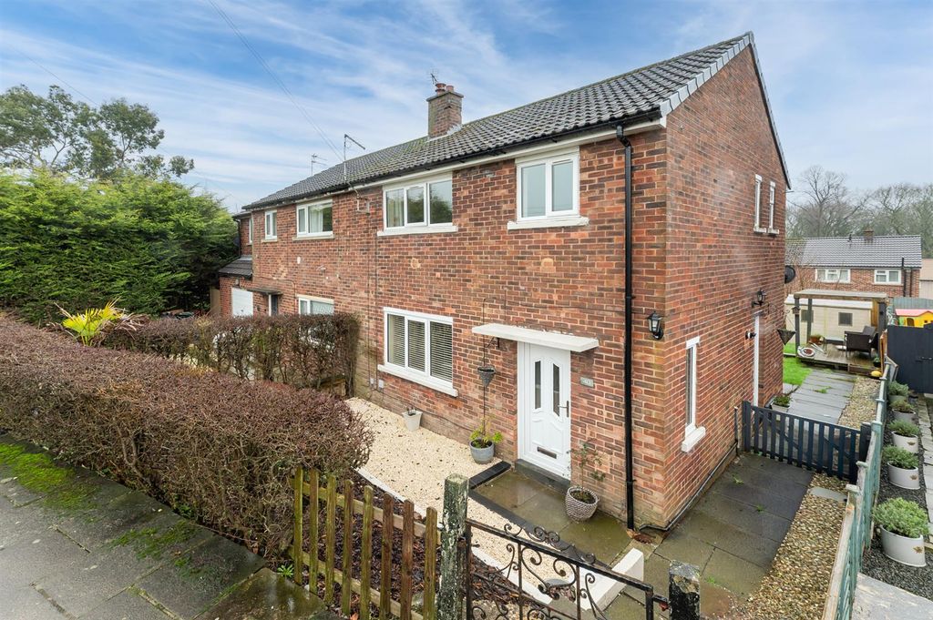 Property photo 1 of 24 Blake Crescent