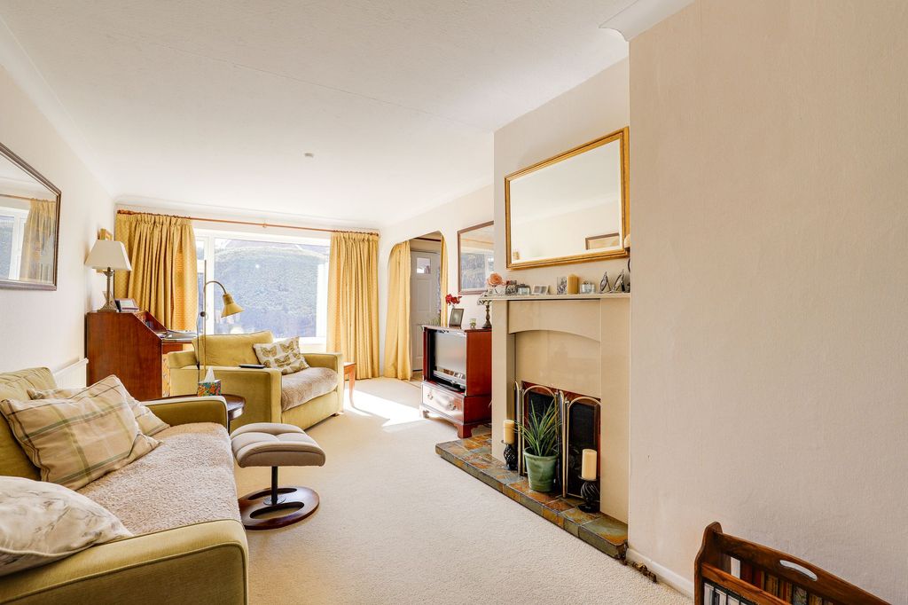 Property photo 2 of 33