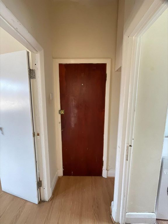 Property photo 1 of 6 Hallway