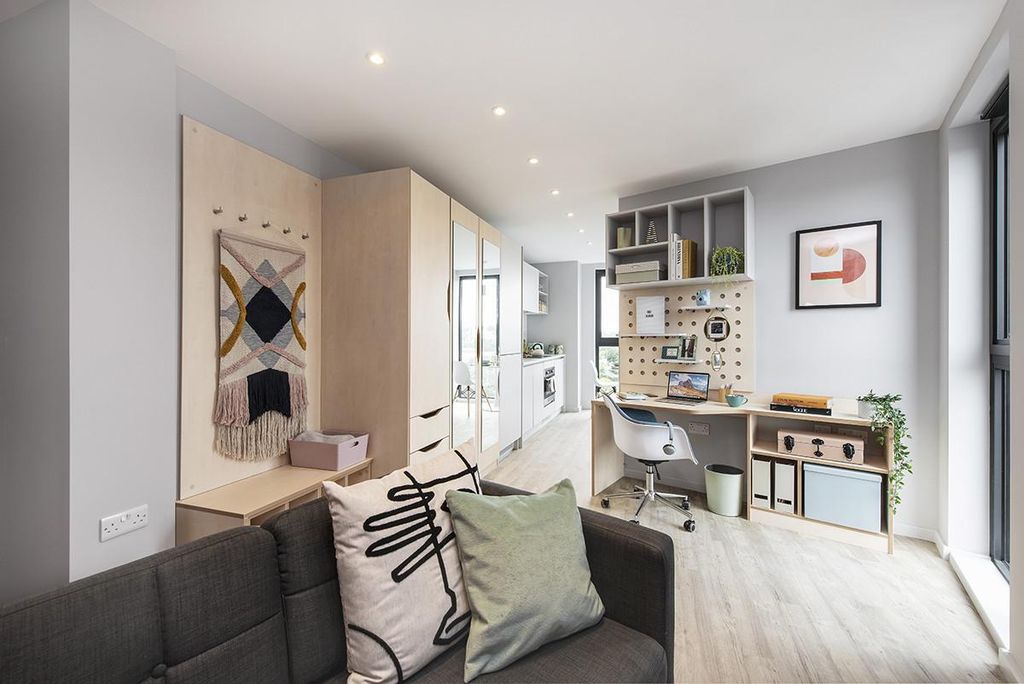 Property photo 2 of 22