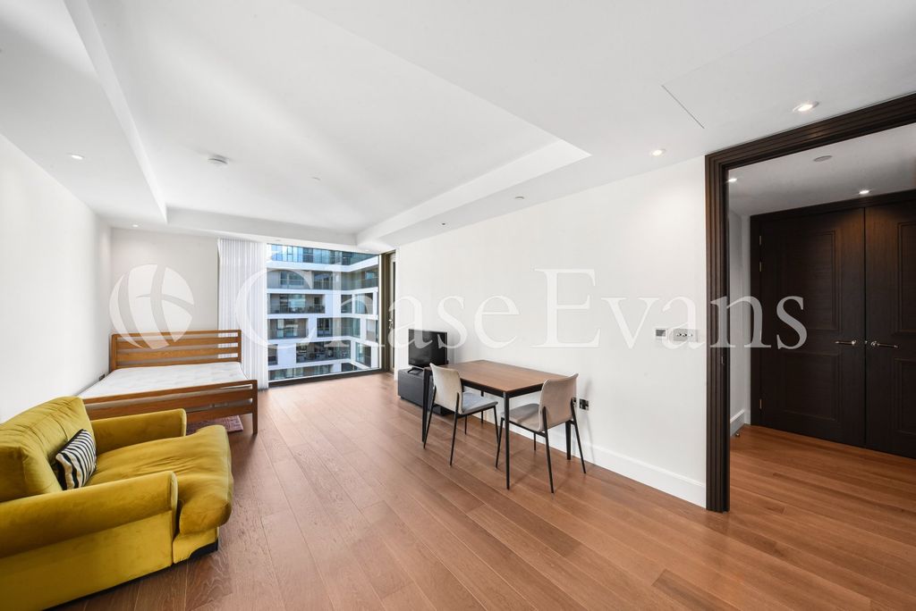 Property photo 1 of 11 Living