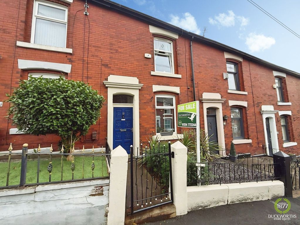 Property photo 1 of 17