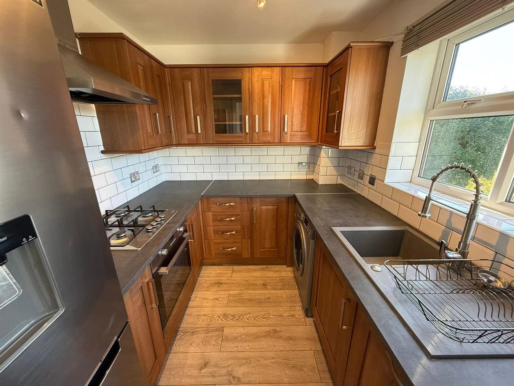 Property photo 2 of 8 Kitchen.Jpg