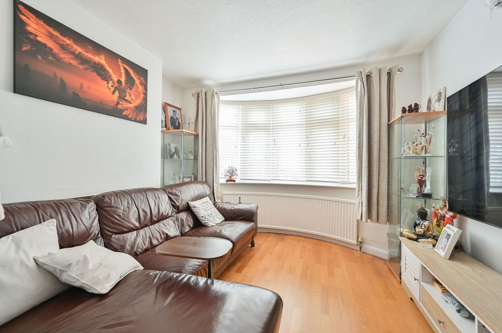 Property photo 2 of 17