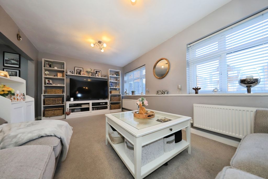 Property photo 3 of 17 Photo