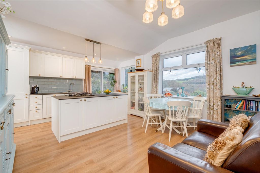 Property photo 3 of 46 25 Grange Ave-14.Jpg