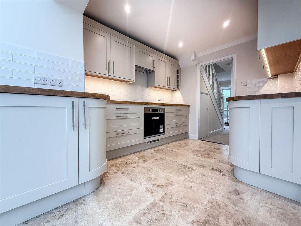 Property photo 2 of 24 27170119-d21E-4d38-9Edb-53d4E32Ea58c.Jpg