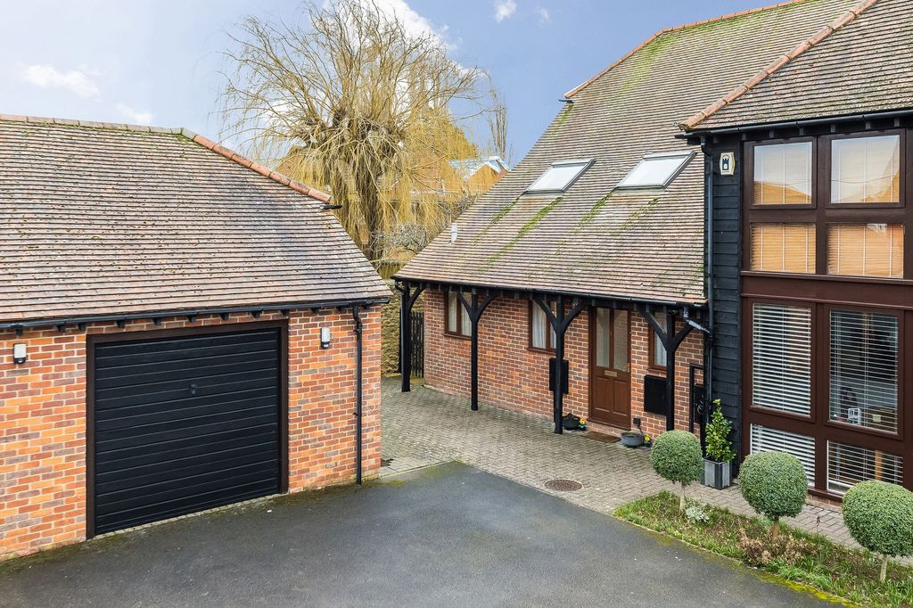 Property photo 1 of 24