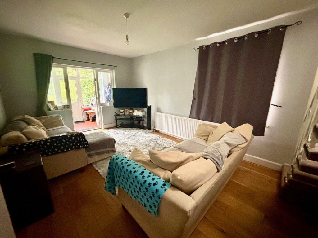 Property photo 2 of 12 Lounge