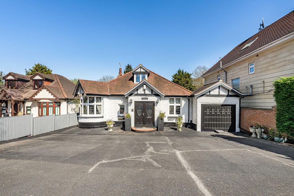 Property photo 1 of 20 Front (Exterior)