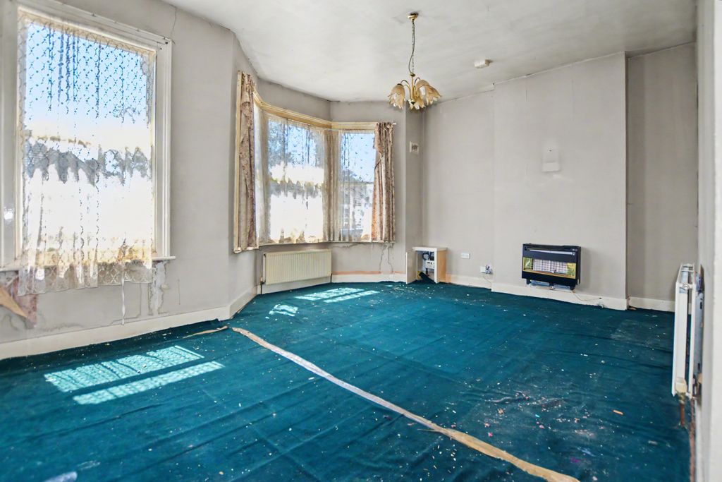 Property photo 2 of 13 Flat B, 54 Mount Pleasant Road, Hither Green, London, Se13 6Rq