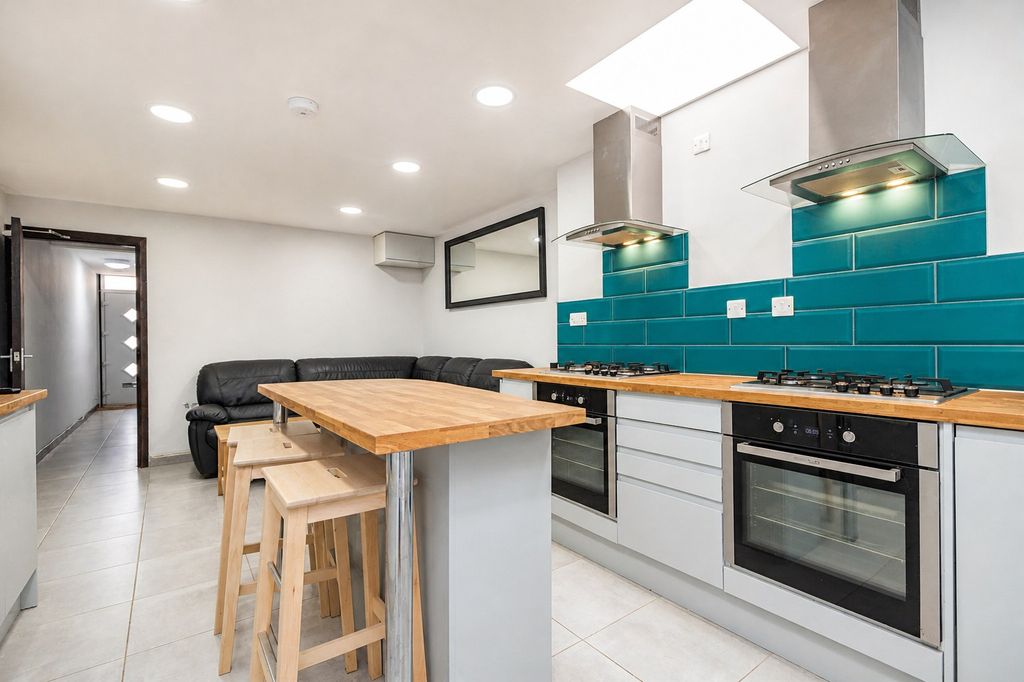 Property photo 3 of 29 Picture No. 27