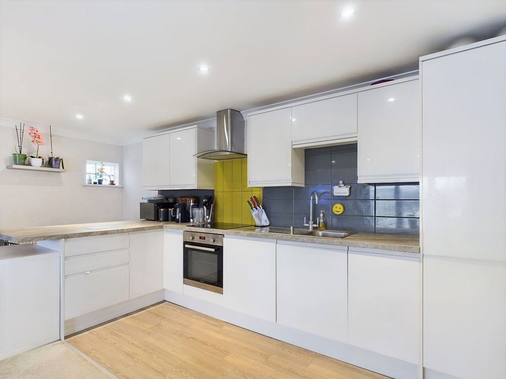 Property photo 3 of 9