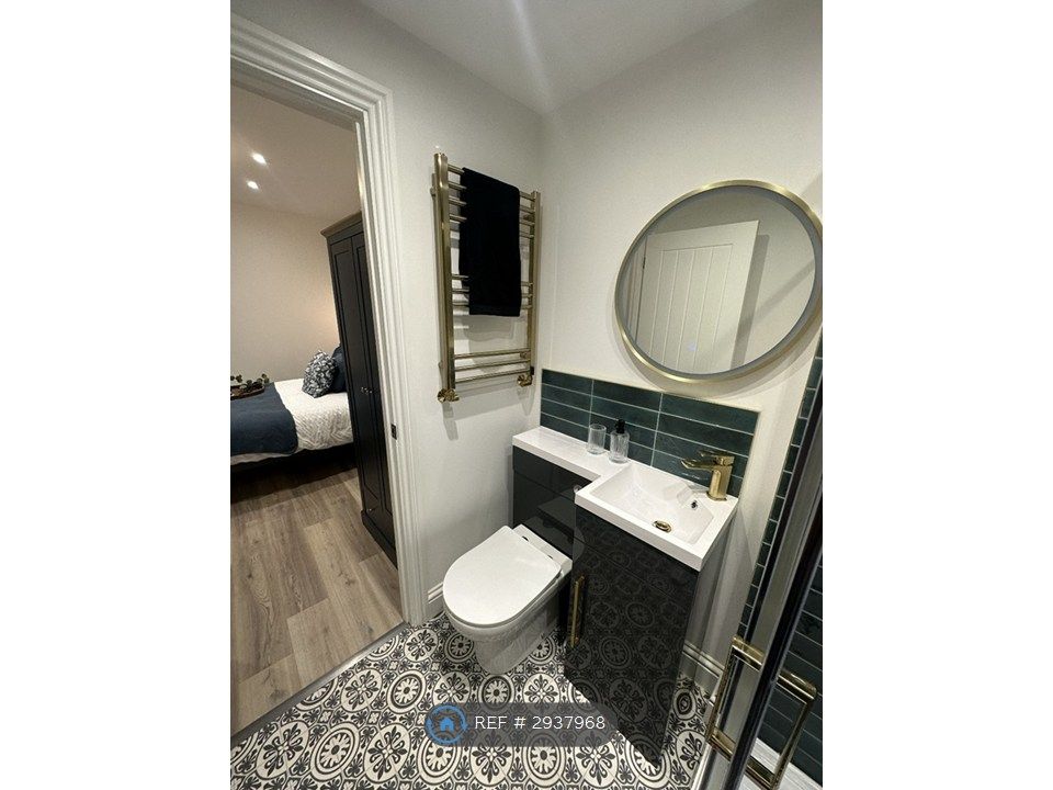 Property photo 3 of 7 Studio 6 En-Suite