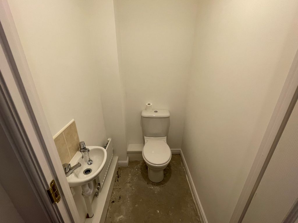 Property photo 2 of 7 Ground Floor WC