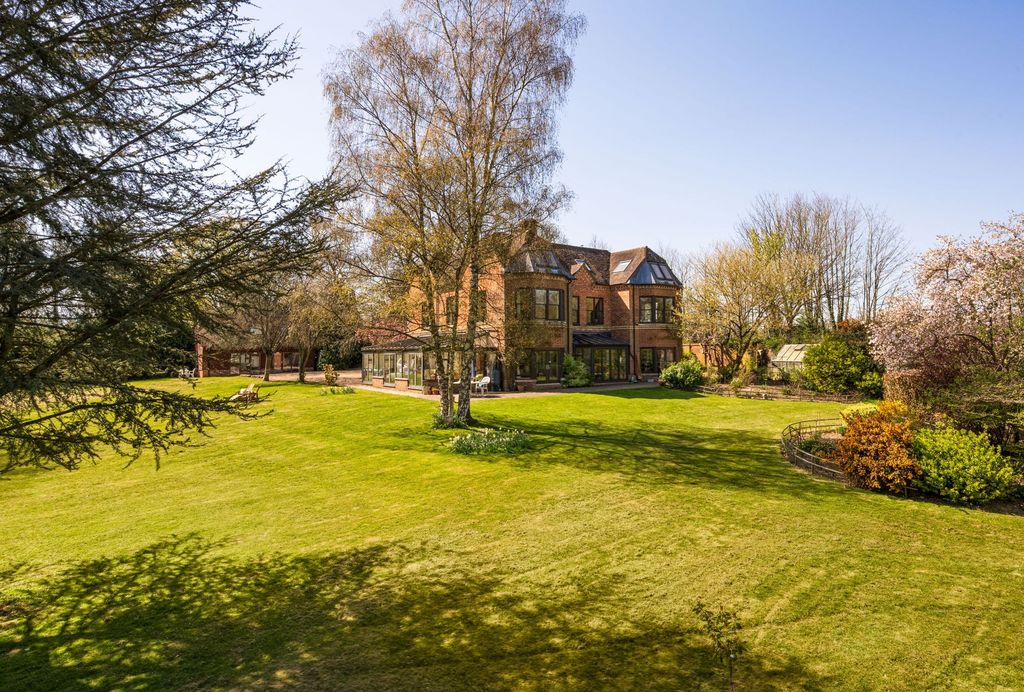 Property photo 1 of 33